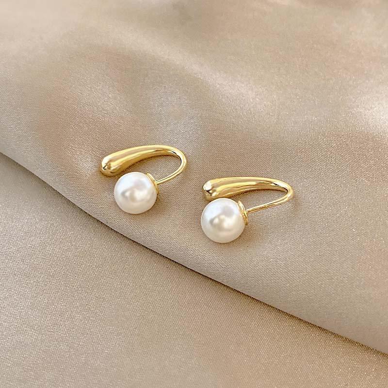 Women s Fashionable Pearl Stud Earrings - Simple, Trendy, and Elegant Luxury Design