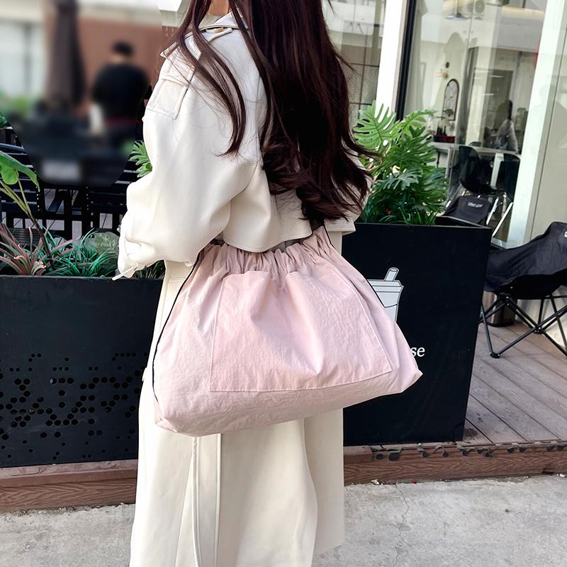 Large Capacity Crossbody Bag Women's Pleated Lightweight Shoulder Bag Underarm Bag