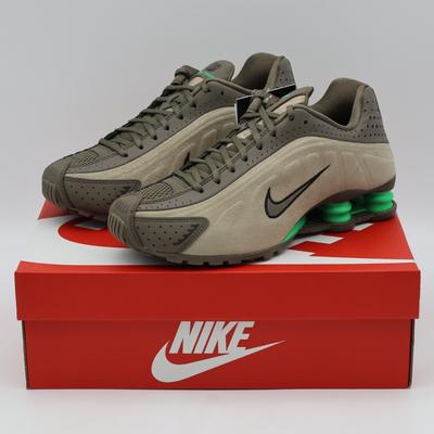 HQ7739-200 Shox R4 Oliwkowy Khaki (Kobiety)
