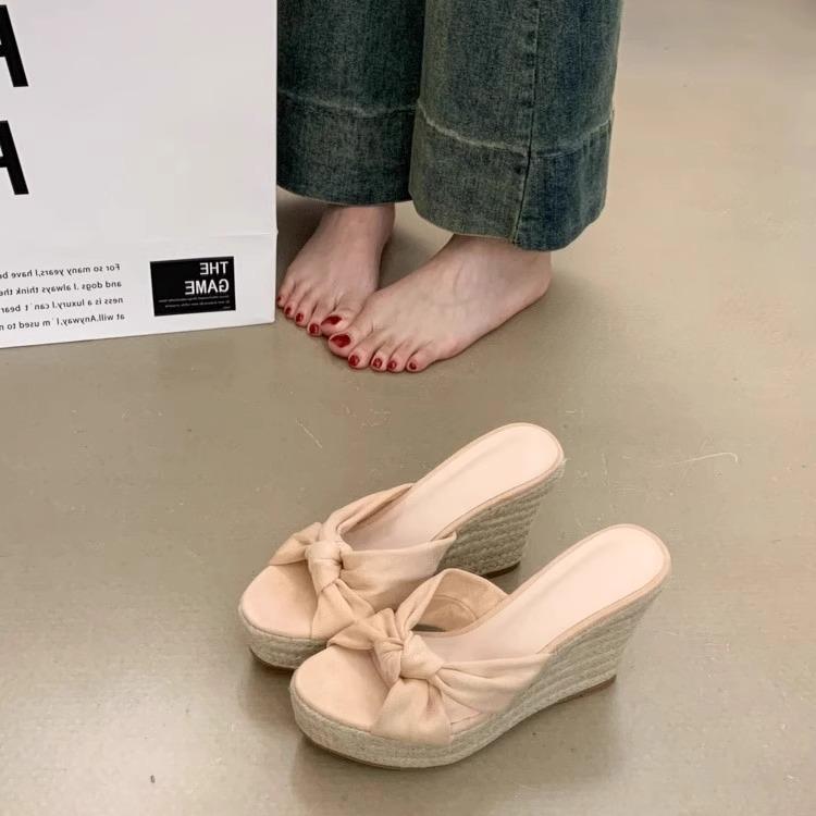 Small person increases height, large size knot slope heel slippers, women's summer wear straw thick-soled beach sandals, one-word drag