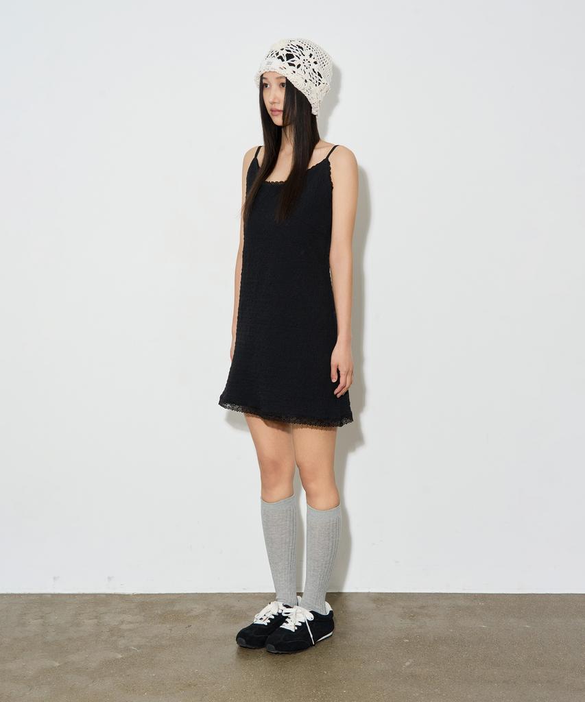 Seul Lace Embossed Slip Sleeveless Dress_Black