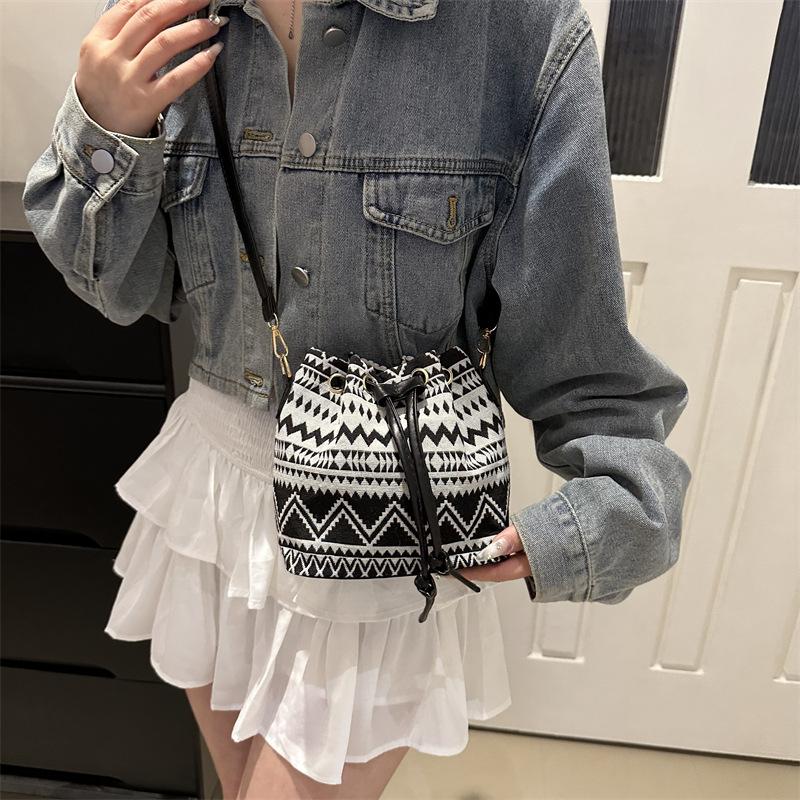 Women S Ethnic Style Bucket Bag Simple Fashion Shoulder Crossbody Bag