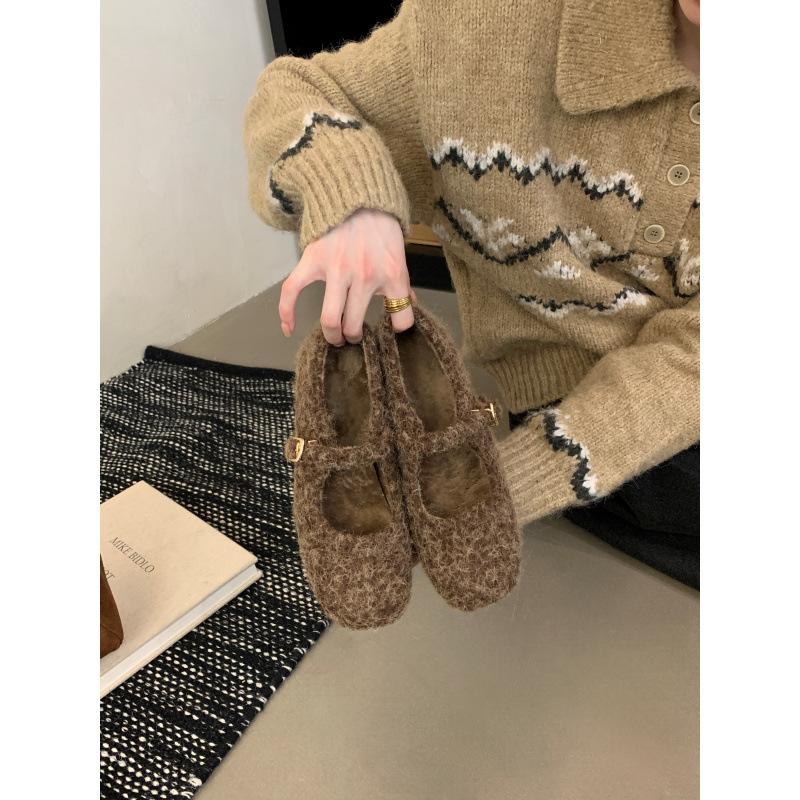 

2025 Spring and Autumn New Fashion Versatile Mao Mao Shoes Women Wear One Pedal Cotton Shoes Simple Niche Inner Increase 39 колір темно кави