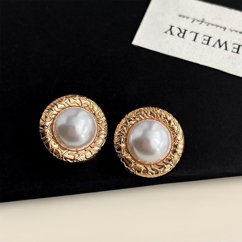 

Ретро сережки-пусети з перлами: Стиль середини століття, сміливий та висококласний для жінок