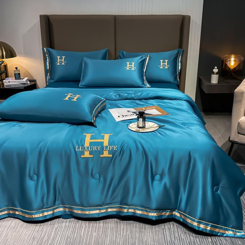 New Ice Silk Summer Quilt Air Conditioned Comforter Quick Cooling and Cooling Home Student Dormitory Quilt Queen King Size