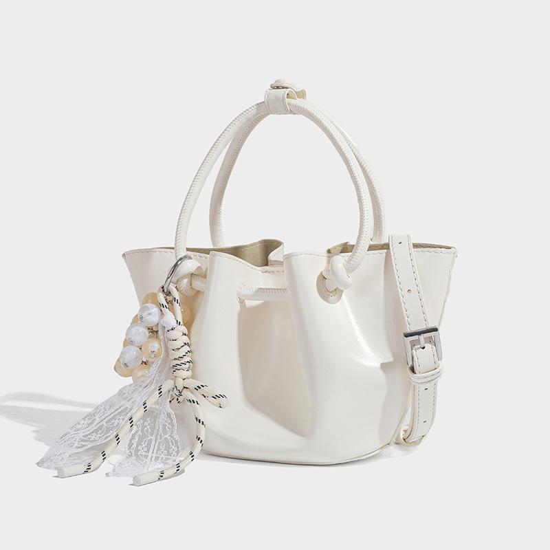Foreign Order Niche Handheld Bucket Bag for Women 2025 New Simple Versatile Shoulder Bag Casual Commuter Crossbody Bag