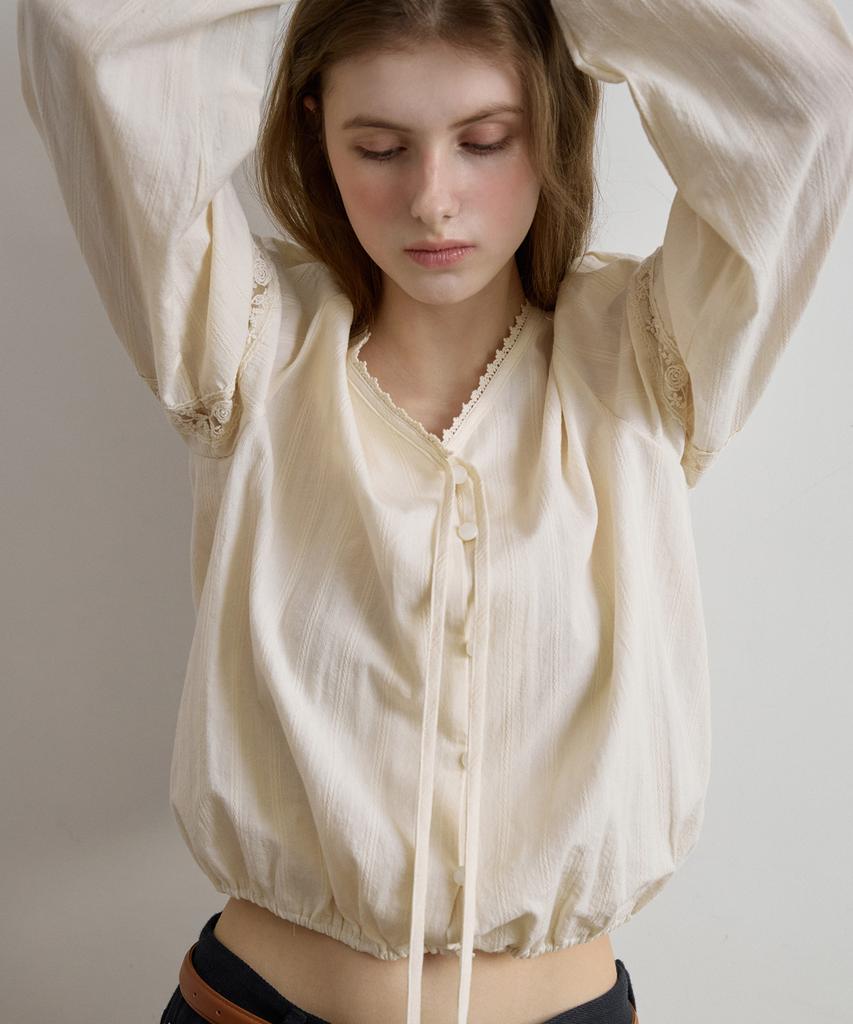 LETTER FROM MOON Garden Lace Banding Blouse ( Cream )