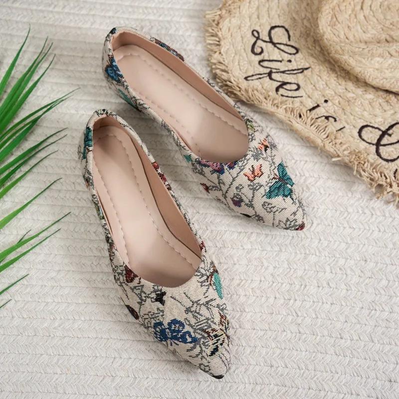 Fashion 2025 Hot Sale Plus Size Women's Flats Print Slip On Soft Bottom Pointed Toe Flats Outdoor Casual Daily Walking Shoes Zapatos