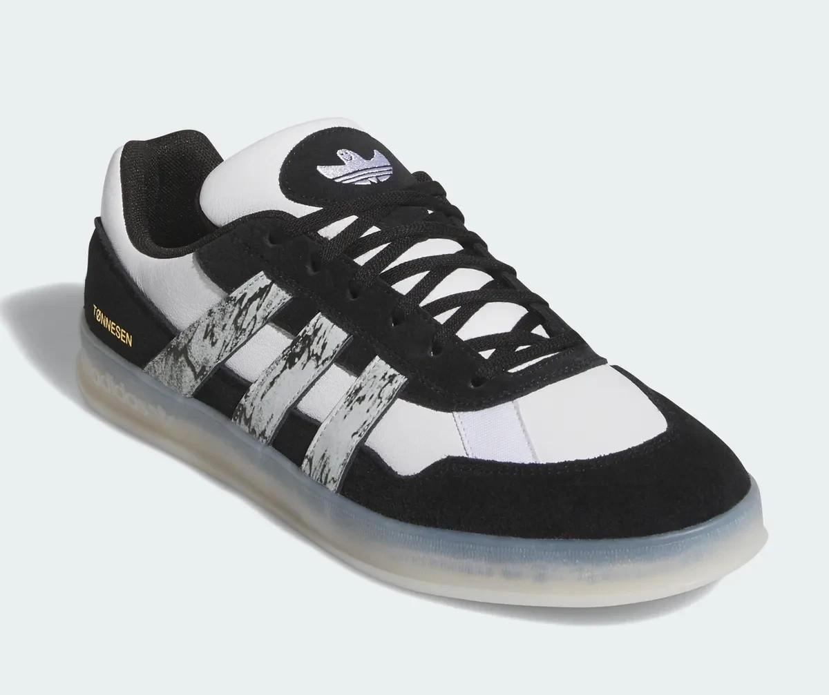 JR7101 adidas Originals Aloha Super Core Black Cloud White Chalk White (Men s) 8.5