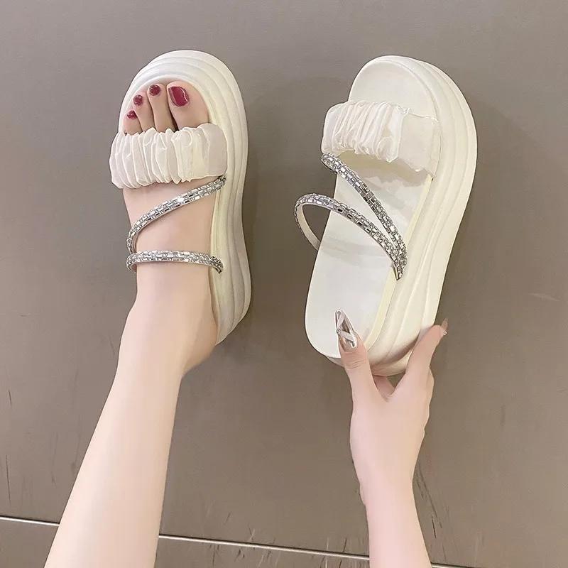 Módní 8,5 cm klínové pantofle Dámské letní třpytivé pantofle na platformě s vysokým podpatkem Dámské pantofle z měkkého želé krystalového mikrofibrového sandálu