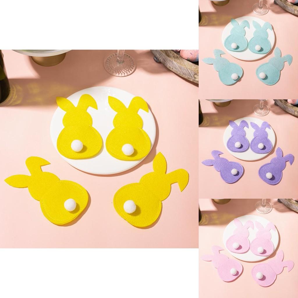 Восхитительные пасхальные чехлы для столовых приборов в виде кроликов разных цветов, идеально подходящие для создания праздничной атмосферы.