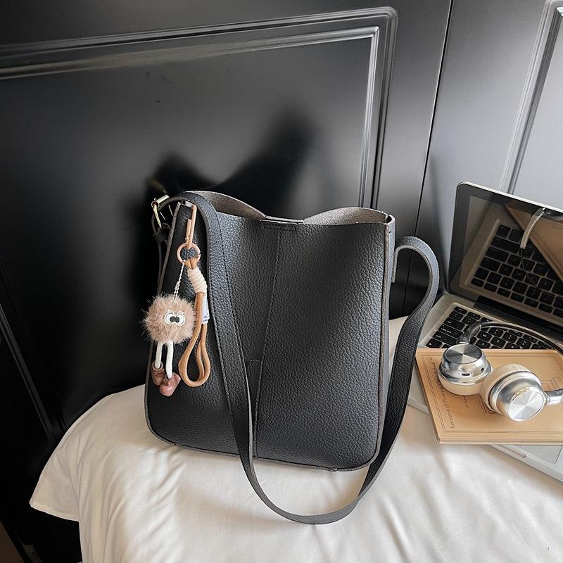 Premium Sense Niche Bag Women's New Versatile Shoulder Messenger Bag Simple Retro Child and Mother Bucket Bag