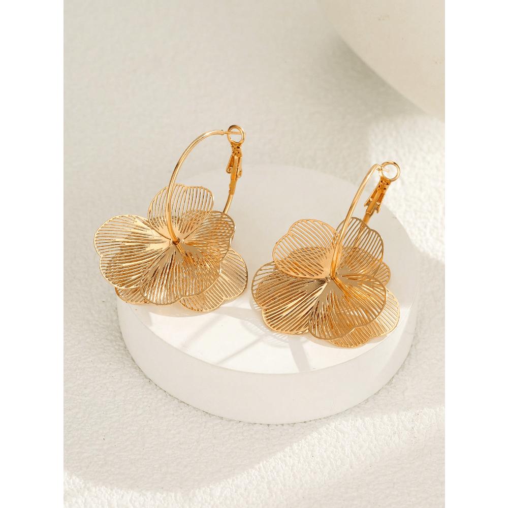 2 paia di orecchini a lobo con fiore dorato, stile elegante e chic, adatti per l'uso quotidiano da donna, appuntamenti, feste, festival, regali, abbinamento gioielli per banchetti