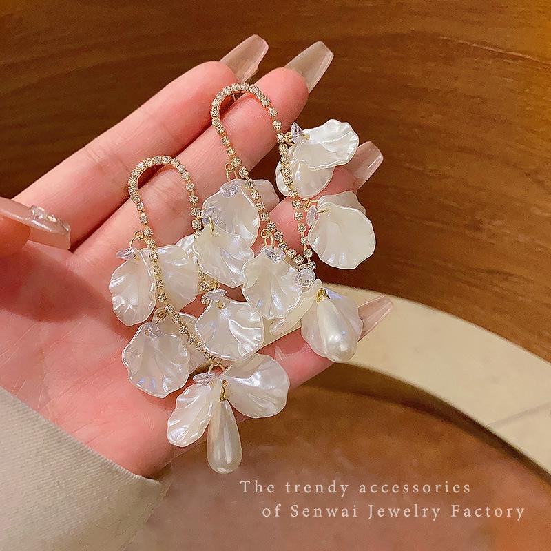 

European and American exaggerated white petal fringed earrings women s light luxury high-end French long stud earrings popular personalized earrings