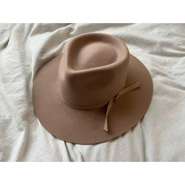 Used Lack of color folded hat
