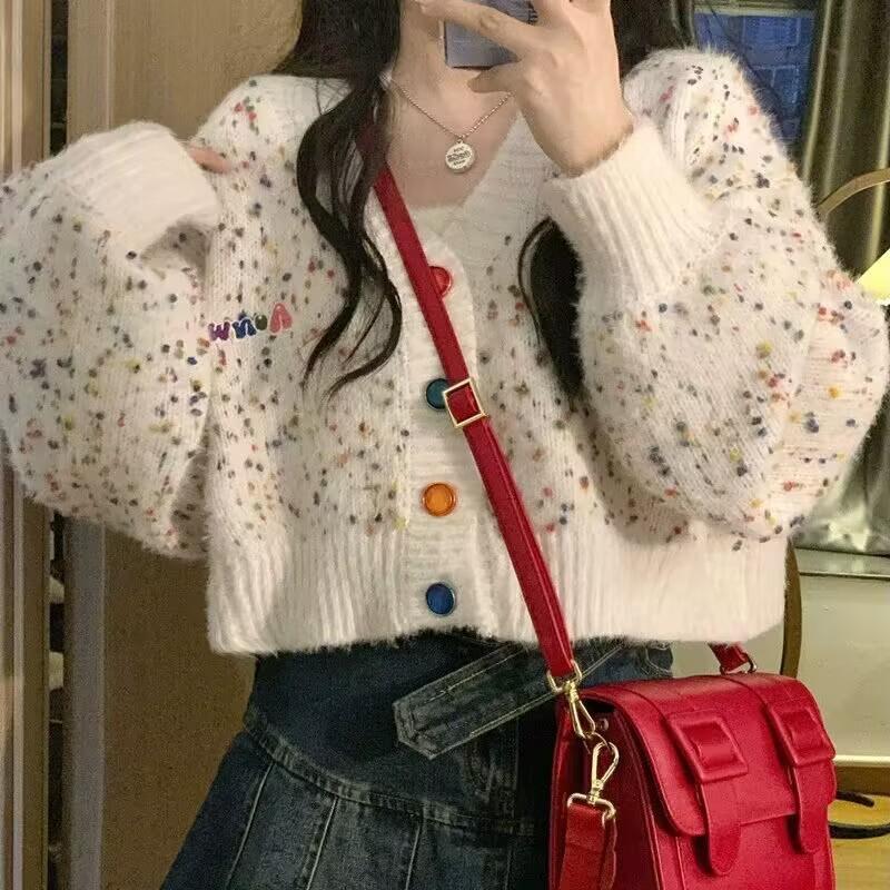 Dámský krátký svetr Vyšívaný pletený kardigan Jarní a podzimní Korejská edice Měkký lepkavý krátký svetr