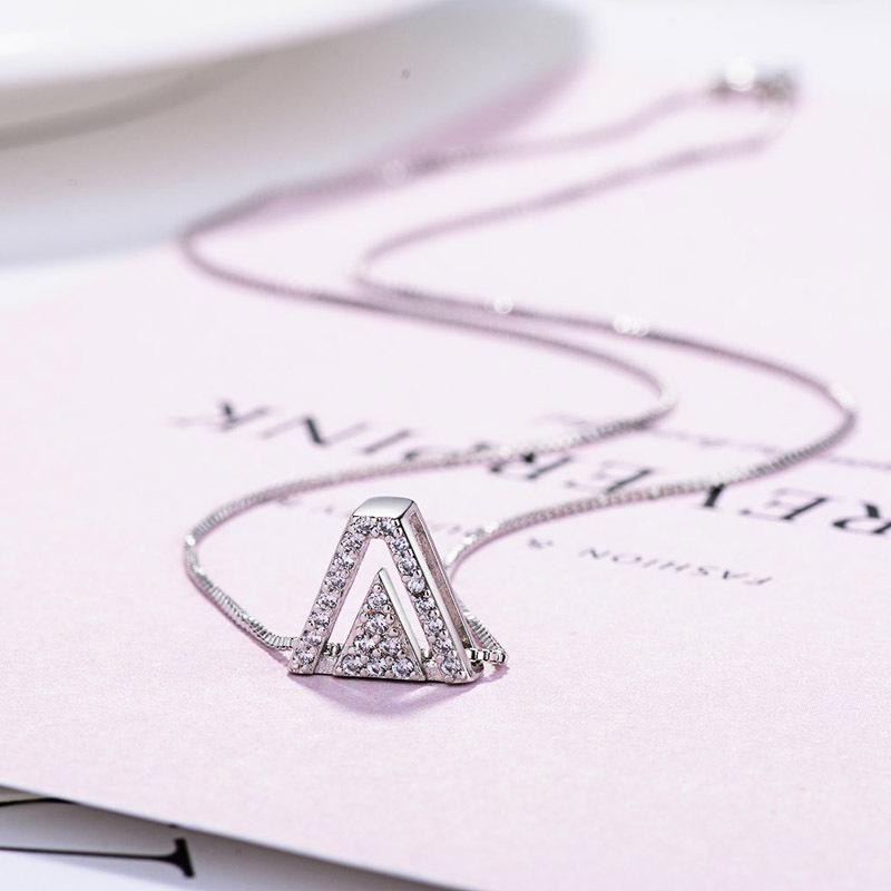 Halskjede Mote Temperament Klassisk Trekant Pyramide Damehalskjede Tilbehør Eksplosive Smykker