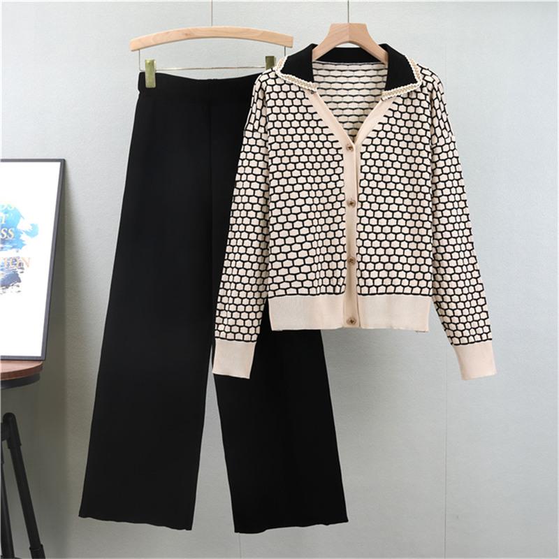 

Autumn and winter checkered V-neck knitted cardigan suit, women s wide leg pants two-piece set One Size білий