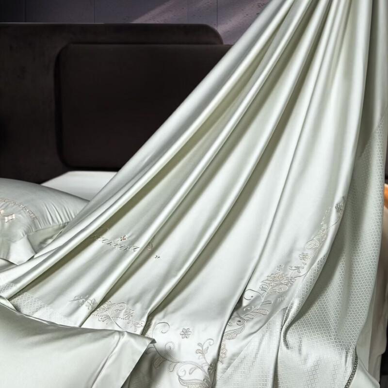 Hodo Su Embroidery All-Season Tussah Silk Quilt