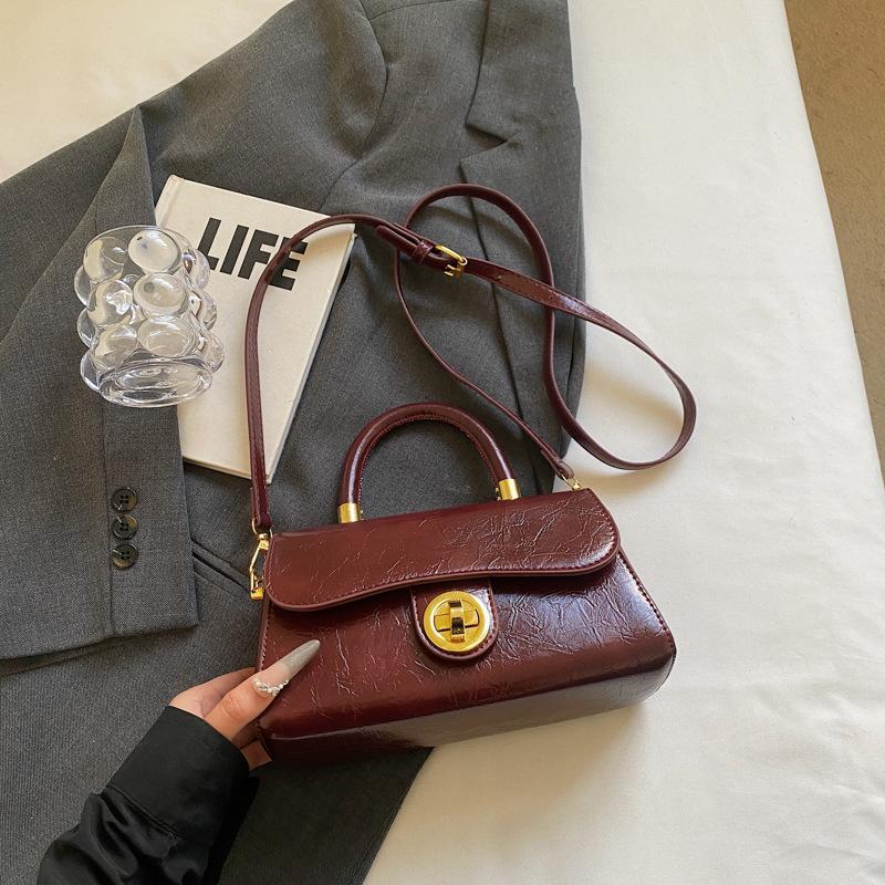 Premium Sense Portable Small Square Bag Women's New Popular Versatile Shoulder Messenger Bag Retro Commuter Bag