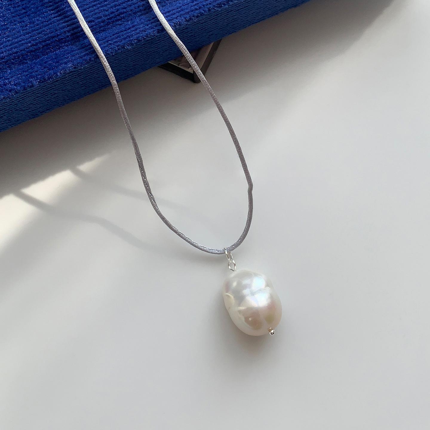 

Металлическое ожерелье-подвеска в виде цветка с жемчугом горошек , легкая роскошь, нишевая мода, универсальное, премиальное, с темпераментом, для женщин