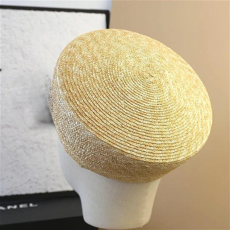 Nowy Damski Beret ze 100% Naturalnej Słomy Męski Letni Francuski Kapelusz Przeciwsłoneczny Okrągły Płaski Wierzchołek Słomkowy Kapelusz Kościelny Derby Impreza Kapelusz Pudełko