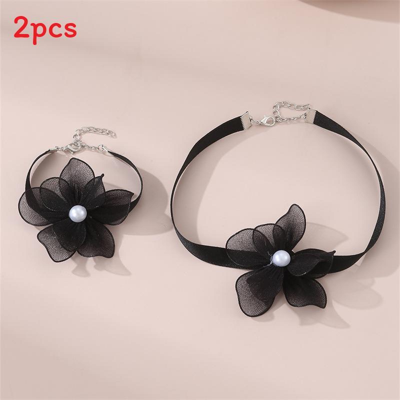 Collier Fleur en Forme de Cœur avec Matière en Maille et Chaîne Classique pour Style Féminin