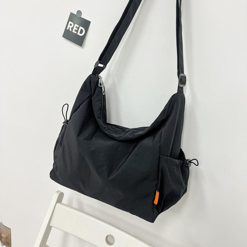 Large-capacity Simple Tooling Wind Messenger Bag Women's Solid Color Lightweight Tote Bag 2025 Summer New Sports Shoulder Bag