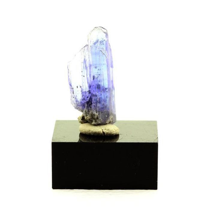 Pierres et Minéraux. Tanzanite. 7.10 ct. Merelani Hills, Lelatema Mts, Tanzanie.