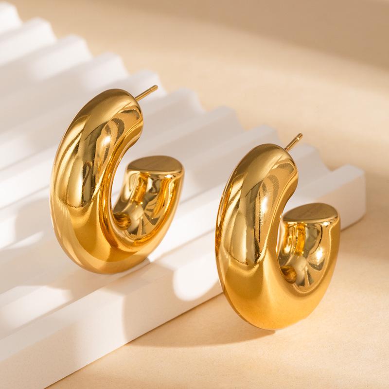 Gold C-Shaped Round Hoop Earrings with Bright Surface, French Light Luxury, High-End Stainless Steel
