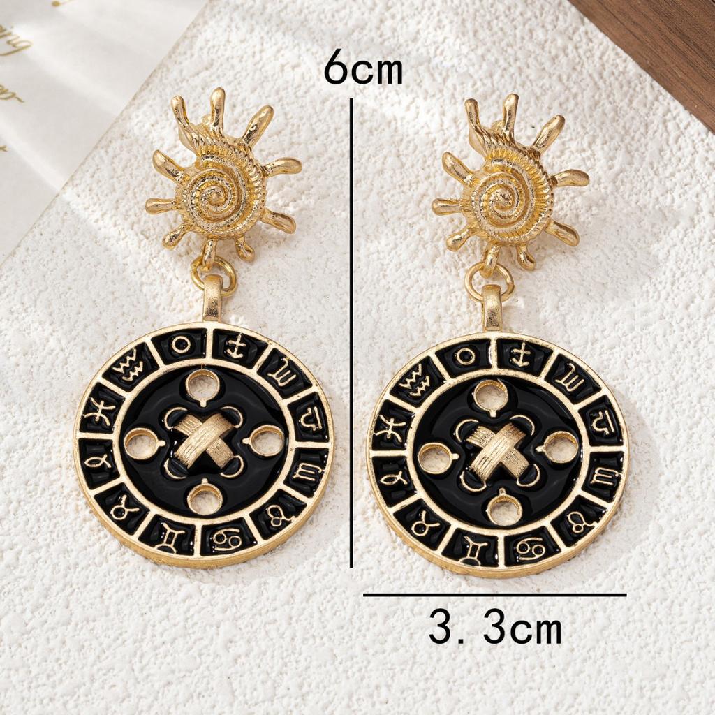 Temperament snail-shaped button earrings, light luxury and exquisite earrings.