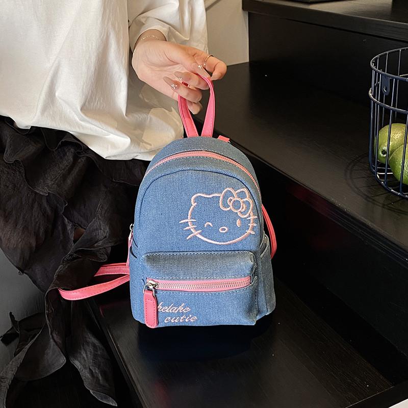 Zaino alla moda in denim con ricamo di lettere di Hello Kitty per l'uso quotidiano