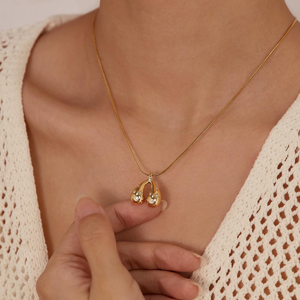 French Retro Teardrop Zircon Necklace: Women's Simple Stainless Steel Clavicle Chain