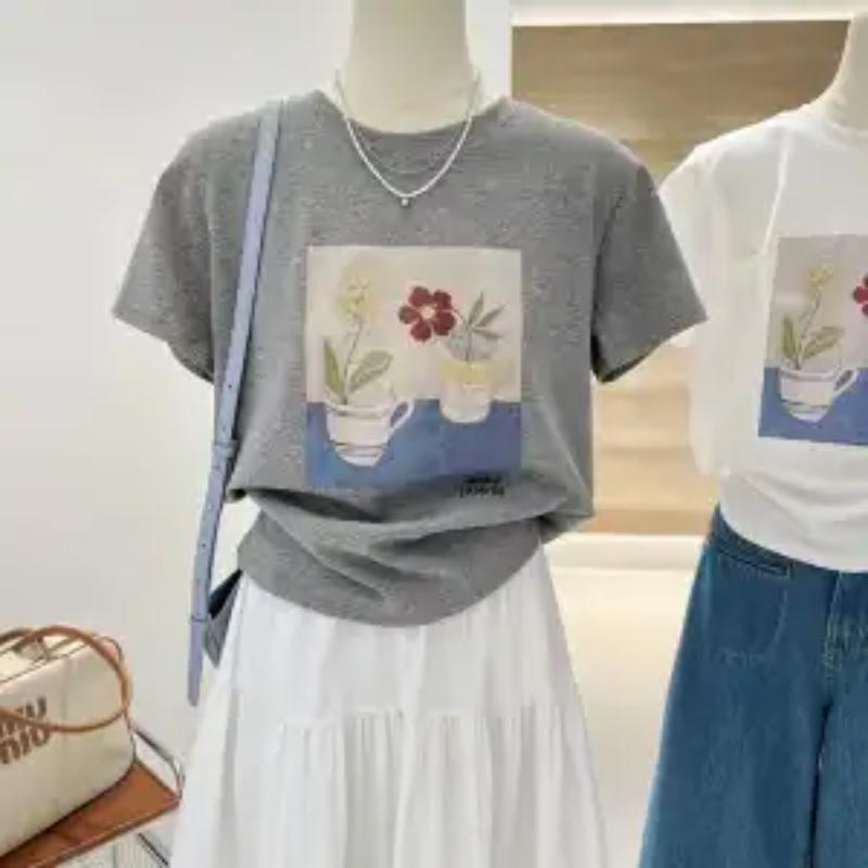 Women's Artistic Floral Print Tee Crew Neck Short Sleeve Loose Fit Casual Summer T-Shirt