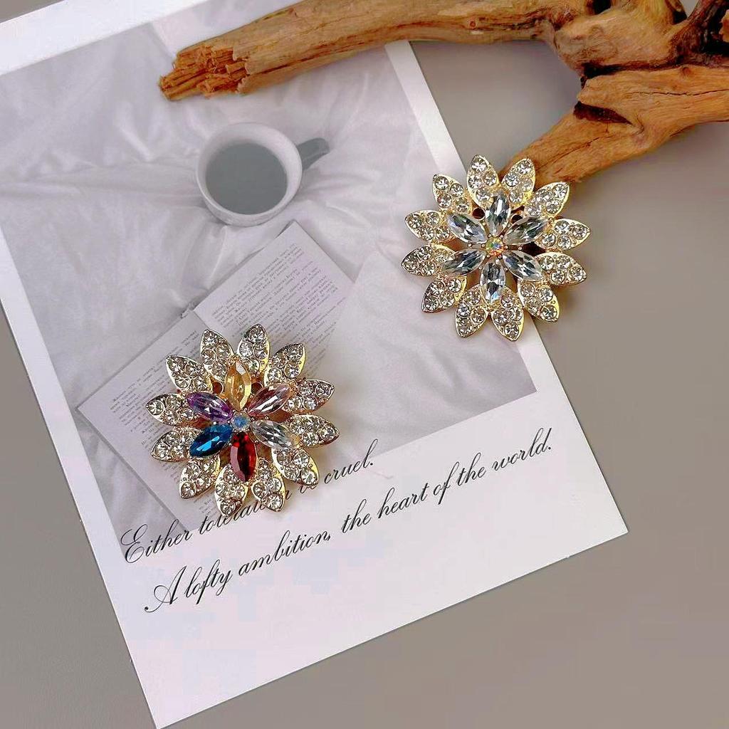 Luxury Rhinestone Flower Brooch: Elegant Women's Scarf Buckle & Corsage