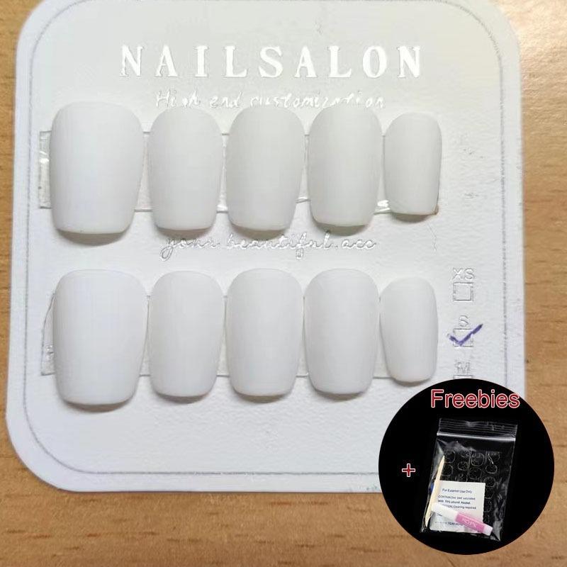 

Искусственные ногти ручной работы. Чистый цвет. Матовое матовое покрытие. Черно-белый. Абсолютный минималистский ультракороткий трапециевидный маникюр для фототерапии. Matte white-L