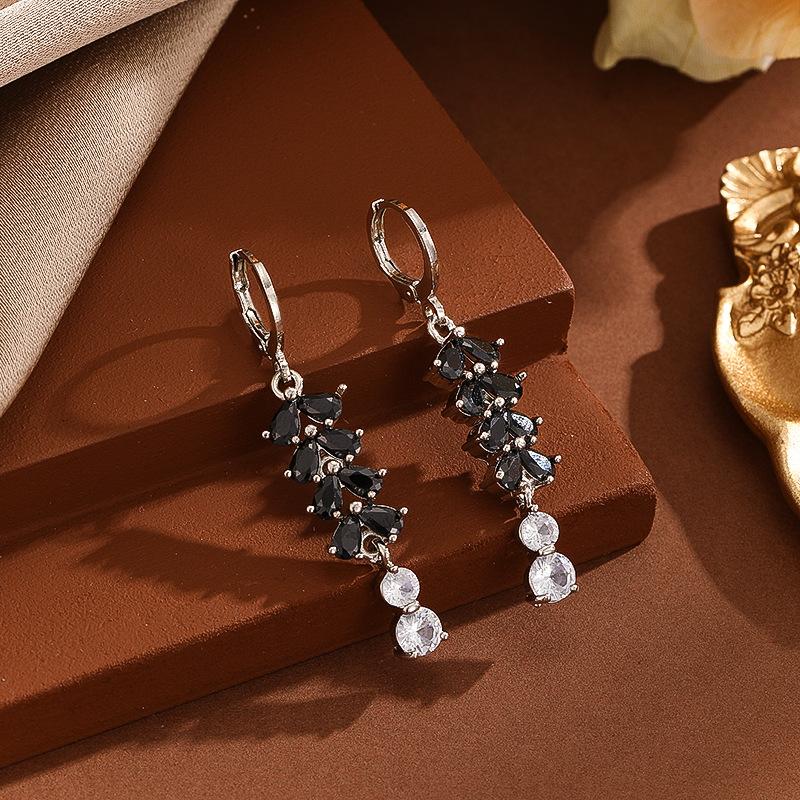 

Новые серьги в европейском и американском стиле для женщин с нишевой индивидуальностью, универсальные серьги чёрный