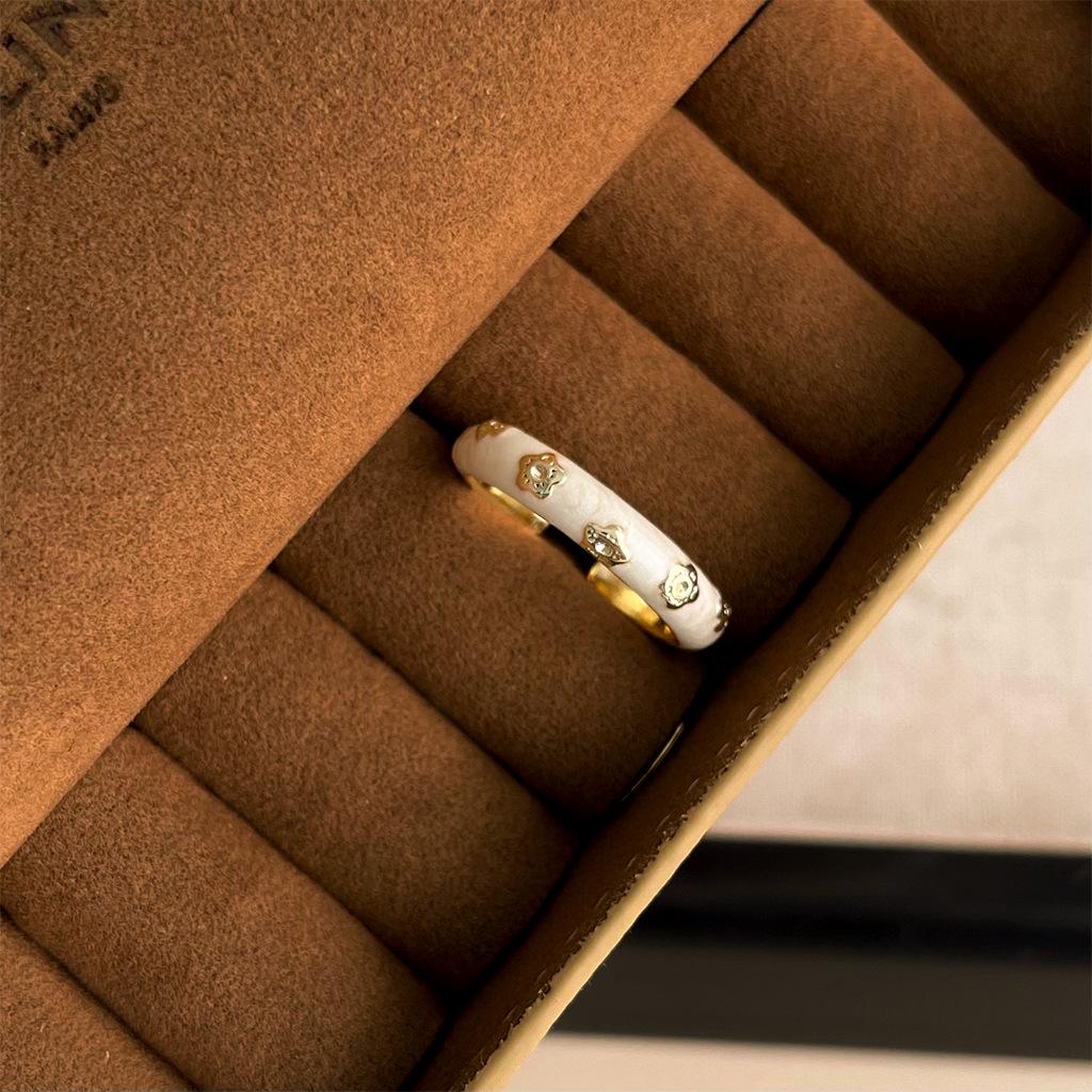 Adjustable Retro High-End Women's Ring: Light Luxury, Artistic Antique Style, Niche Fashion Open Ring