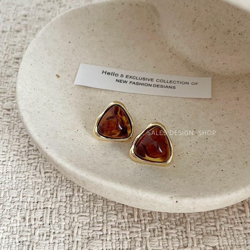 Korean Tiger Eye Stud Earrings: Light Luxury Autumn/Winter Design for Women’s Fashion