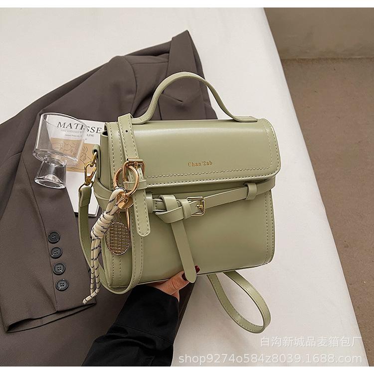 

Niche high-end handbag women s 2025 new fashion versatile commuter bag Korean version ins shoulder messenger bag