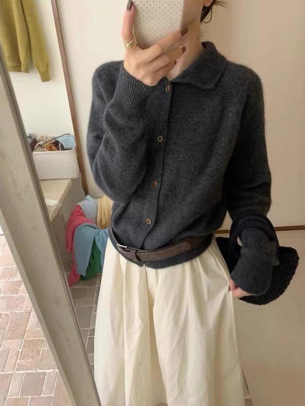 Women's Pure Wool Turtleneck Sweater - Soft, Warm Solid Color Knit for Autumn/Winter