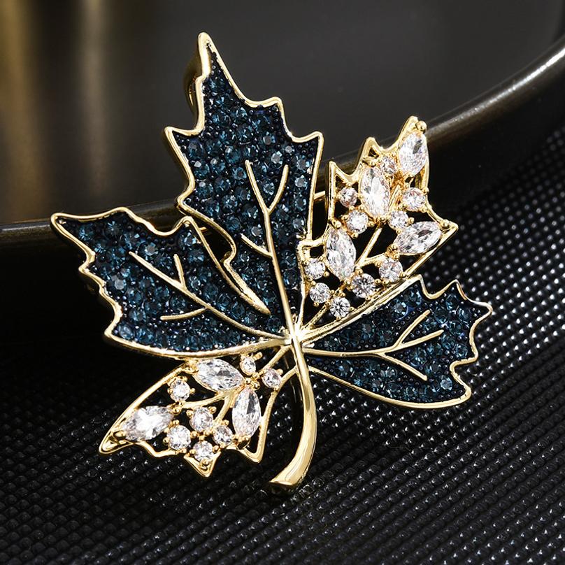 New Korean Style Fashionable Vintage Copper Micro-inlaid Maple Leaf Brooch, High-end and Elegant Designer Style Corsage