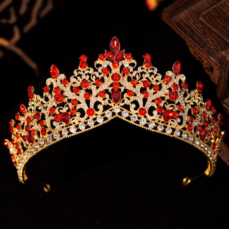 Новая великолепная барочная ослепительная свадебная корона демонстрирует роскошь и аристократическую элегантность.