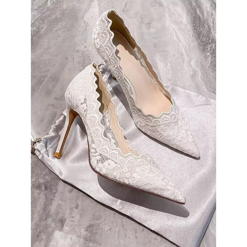 Pantofi de nuntă albi cu toc înalt pentru femei, primăvara, noi, cu vârf ascuțit, stiletto, cu dantelă brodată, pantofi de nuntă Xiuhe pentru mireasă