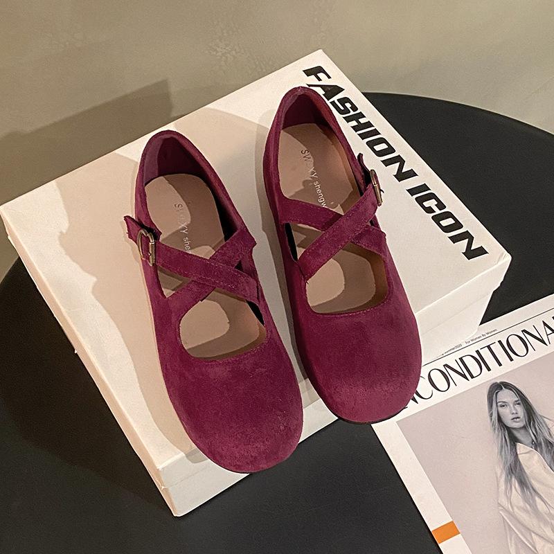 

Flat bottom square head shallow mouth single shoes women s 2025 spring and autumn new French retro casual commuting flat bottom Mary Jane shoes 40 розы красного