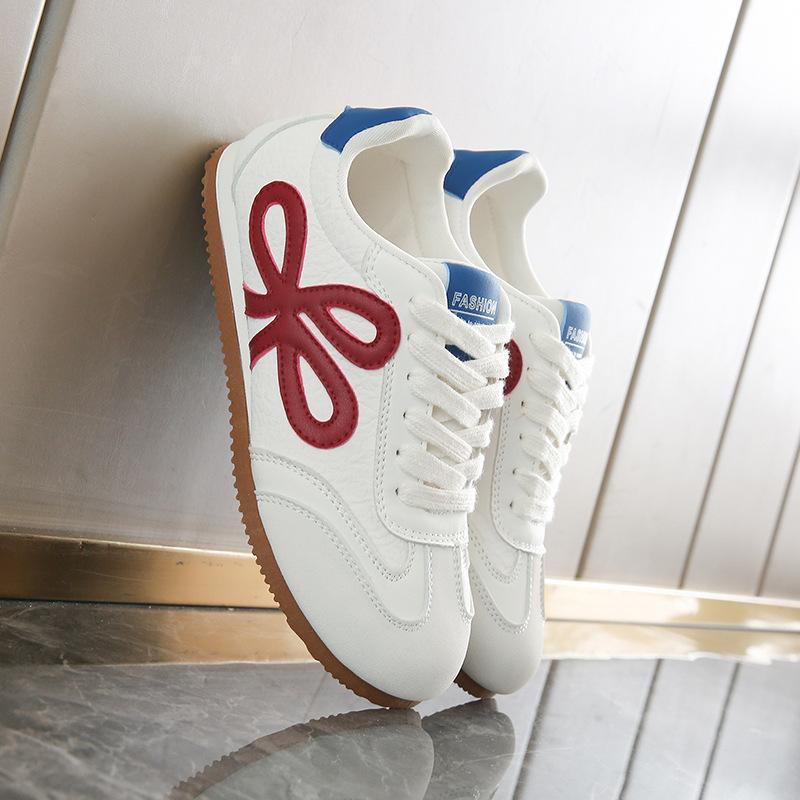 Forrest Gump training shoes women's 2025 spring and autumn new flat bottom showing feet small retro American popular versatile casual sports shoes