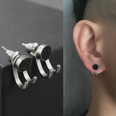 Versilberte personalisierte Herrenohrringe: Trendy, minimalistisch, Hip-Hop-Stil, Ausgabe 2022.