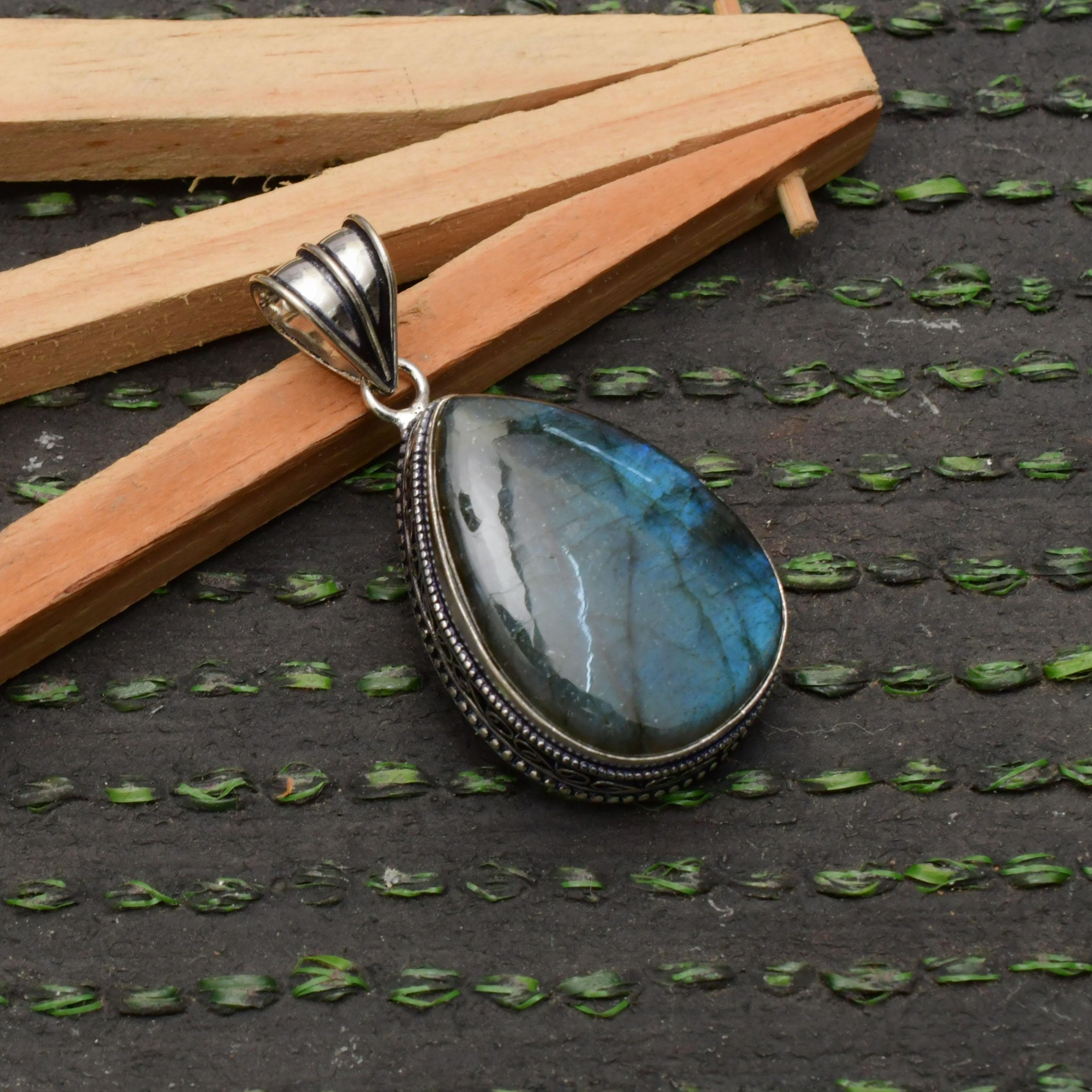 Labradorite Gemstone Pendant Gemstone : 925