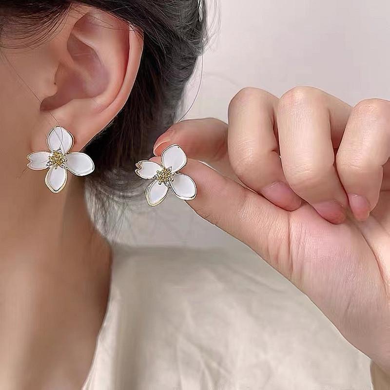 Fashion light luxury high-end stud earrings small fresh flower series earrings sweet and exquisite niche versatile daily earrings