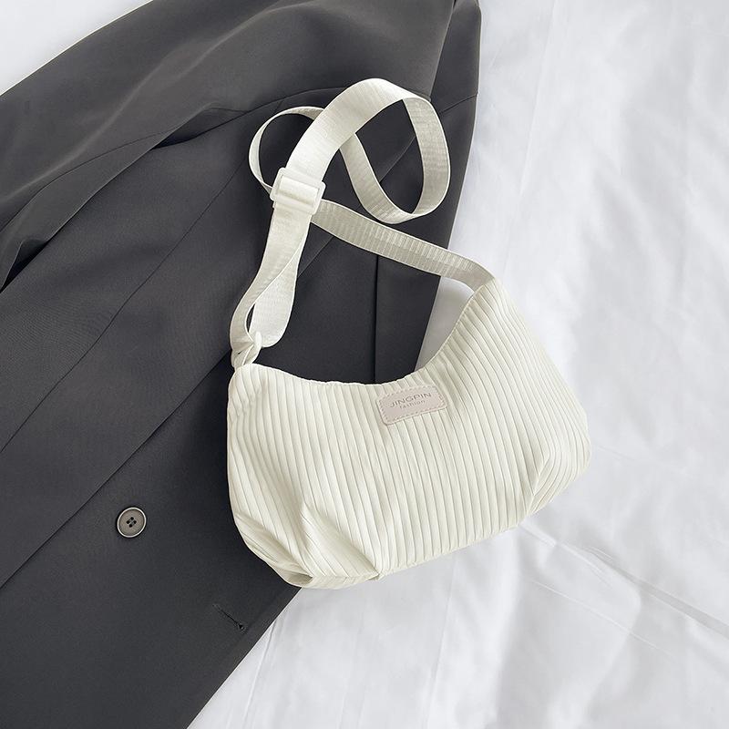 Large-capacity Spring and Summer Simple Shoulder Bag with Side Pocket for Carrying On The Shoulder or Across The Body Casually